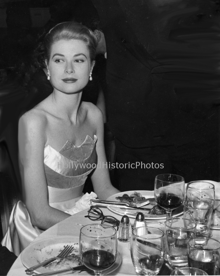 Grace Kelly 1956 Golden Globe Awards at the Beverly Hilton for High Society.jpg